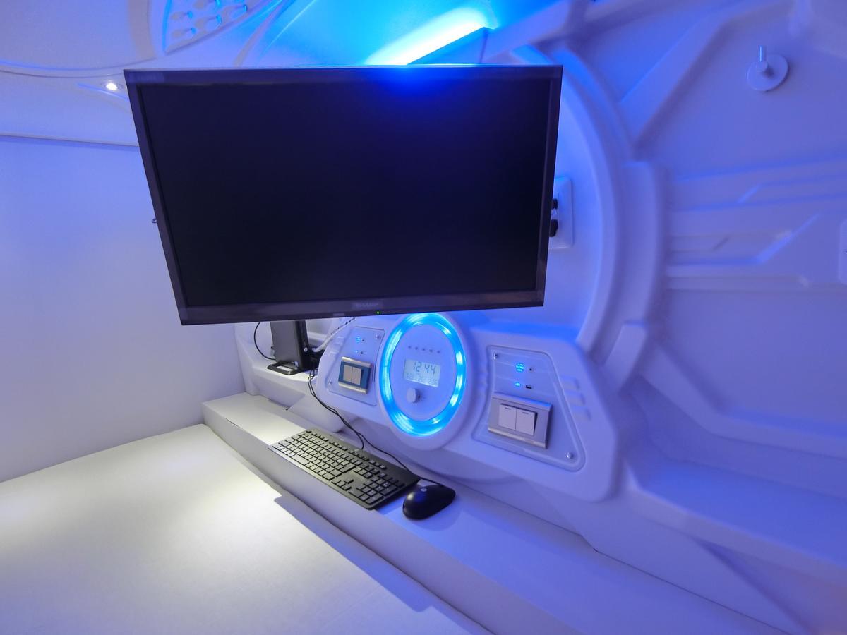 Capsule Hotel Manyudo Кіото Екстер'єр фото