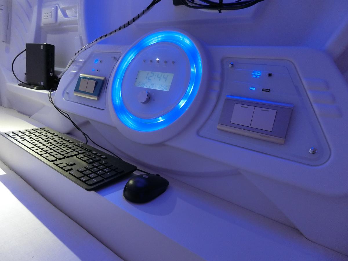 Capsule Hotel Manyudo Кіото Екстер'єр фото