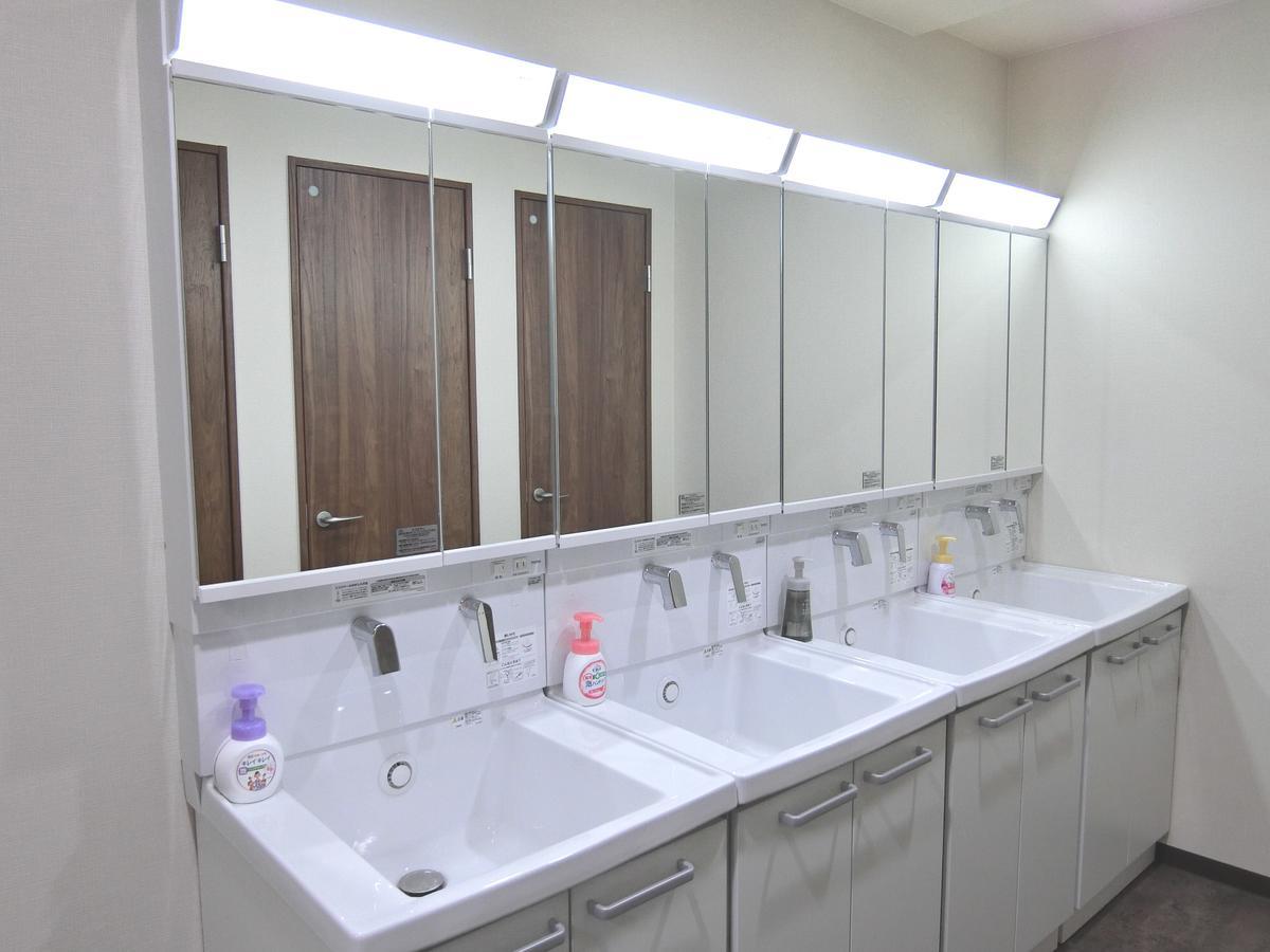 Capsule Hotel Manyudo Кіото Екстер'єр фото