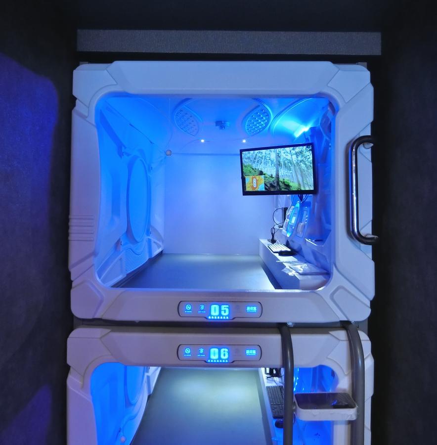Capsule Hotel Manyudo Кіото Екстер'єр фото